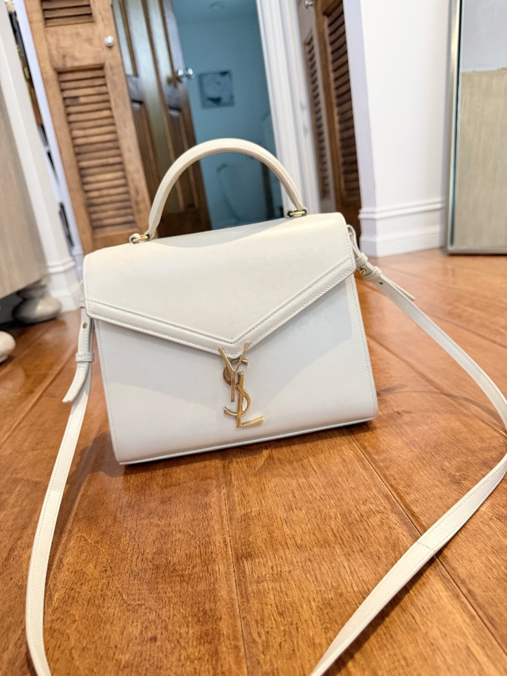 Smooth Calfskin Med Classic Monogram Cassandra Top Handle Crema Soft Rouge - Picture 2 of 6